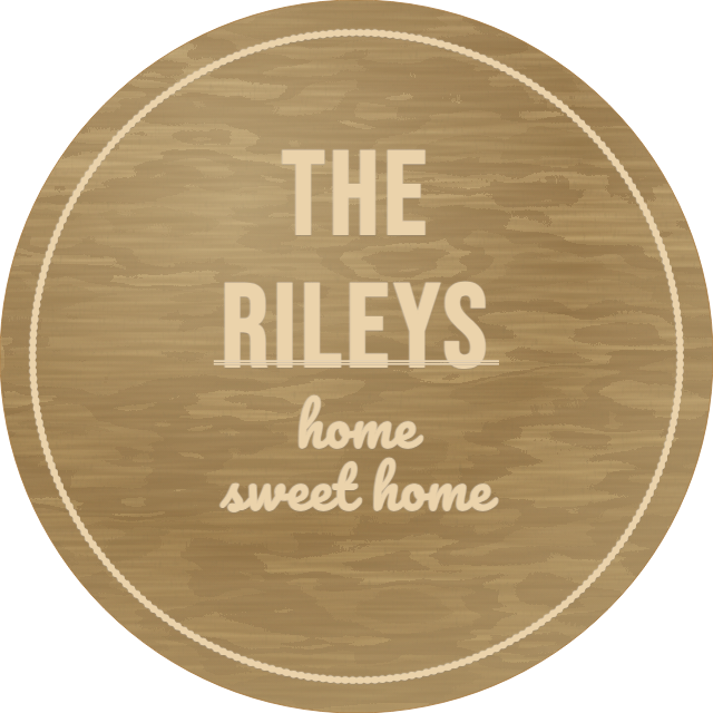 Round Family Seal — personalized laser-cut wood sign template